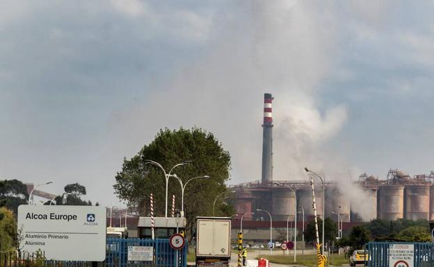 Químicas, cementeras y metalúrgicas acaparan dos tercios de las fábricas que verán rebajada su factura eléctrica