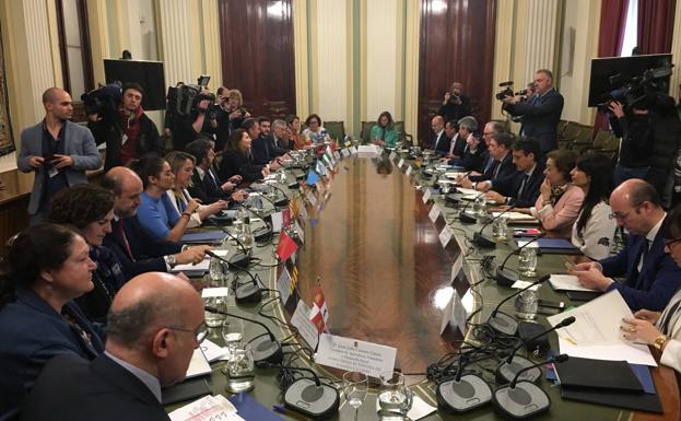 Hita traslada a Planas las inquietudes del campo riojano recogidas en la mesa regional de diálogo agrario