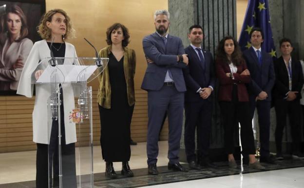 Batet ensalza la «valentía» de las futbolistas tras la firma de un convenio «histórico»