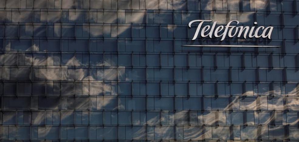 Telefónica sufre en Bolsa tras ganar un 66% menos por el plan de bajas en España