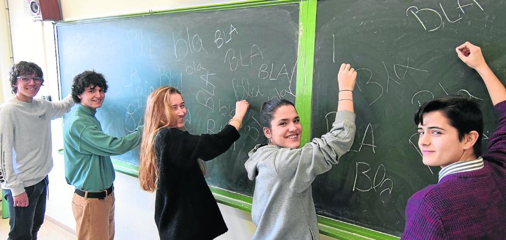 Jóvenes con sobrados argumentos