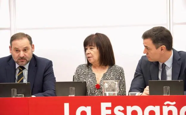 El PSOE desdeña el impacto de las soflamas de Puigdemont sobre su estrategia con ERC