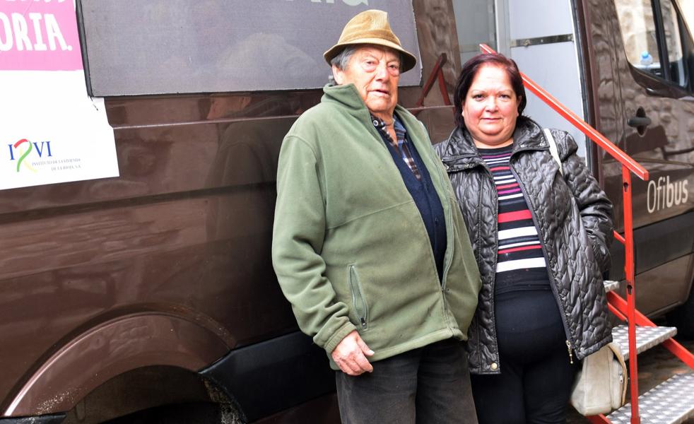 El 'ofibús' lleva el banco a los pueblos del Camero Nuevo