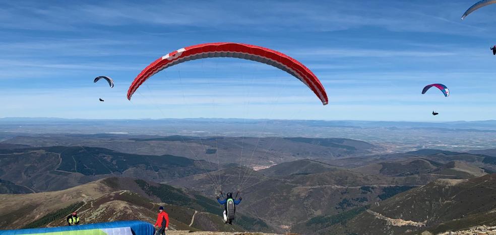 Al viento. Parapentes en el cielo de La Demanda