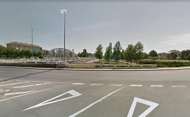 Herido un motorista en la rotonda de Chile con la LO-20