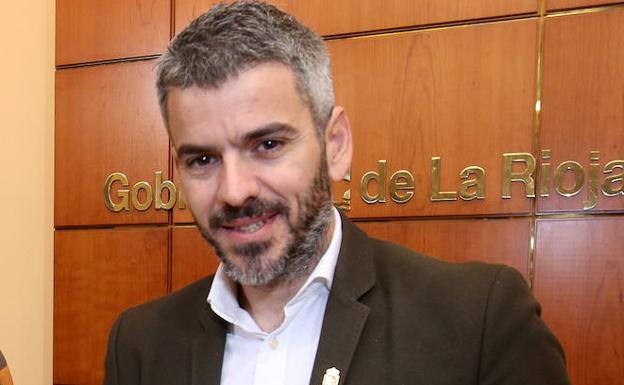 El Gobierno echa a Iturriaga como director de Cultura y le nombra gerente del IER