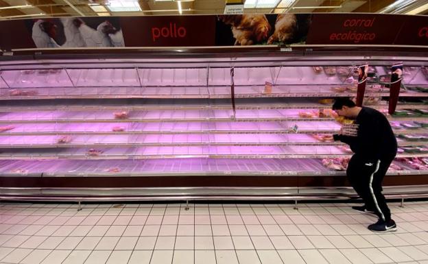 La Comunidad de Madrid pide calma ante los primeros incidentes en los supermercados