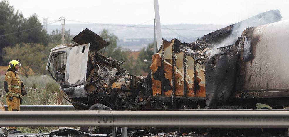 Un choque con tres fallecidos rompe una caída histórica de accidentes mortales en carretera