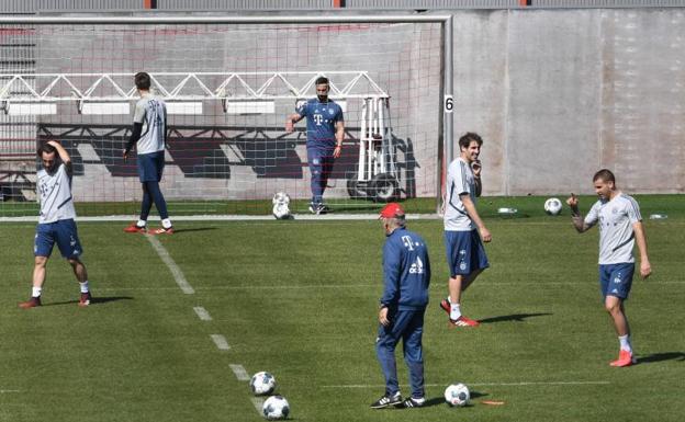 El Bayern vuelve a entrenar en el campo