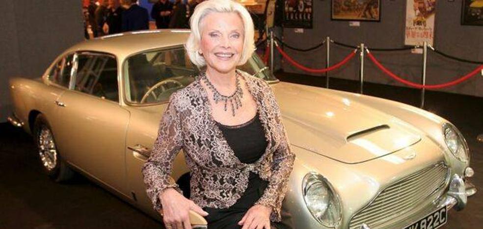 Muere la actriz Honor Blackman, inolvidable 'chica Bond' en 'Goldfinger'