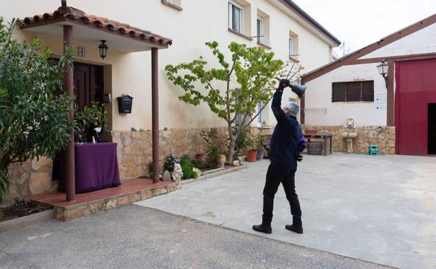 El coronavirus no impide el toque de campana en San Vicente