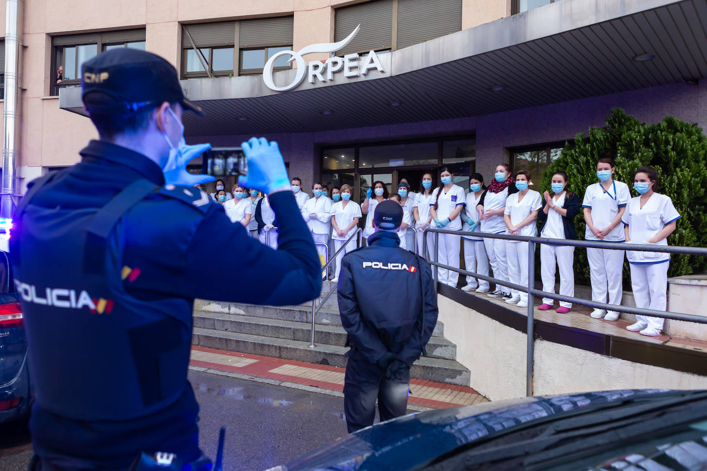 Las imágenes de la visita de la Policía Nacional a la residencia Orpea