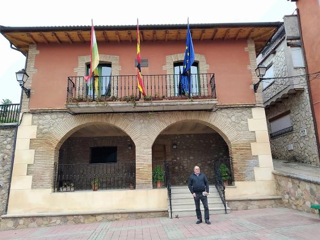 «Sin agua corriente esto se llenaba de gente en verano; ahora con todos los servicios, no»