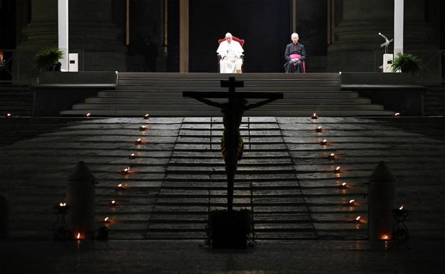 El Papa preside los Santos Oficios en San Pedro con la basílica vacía de fieles