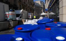 París fabrica en plena calle gel desinfectante