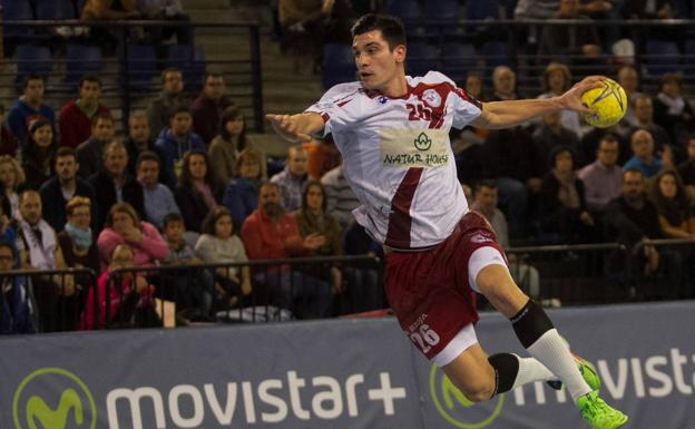 Pedro Rodríguez, el ex del Ciudad de Logroño que ayuda a los mayores en Hungría