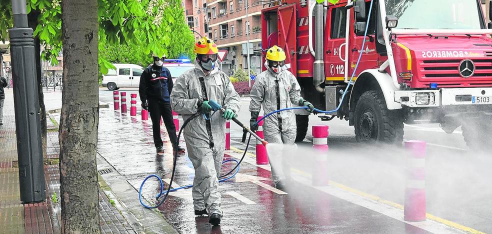 Bomberos en lucha para 'apagar' el coronavirus