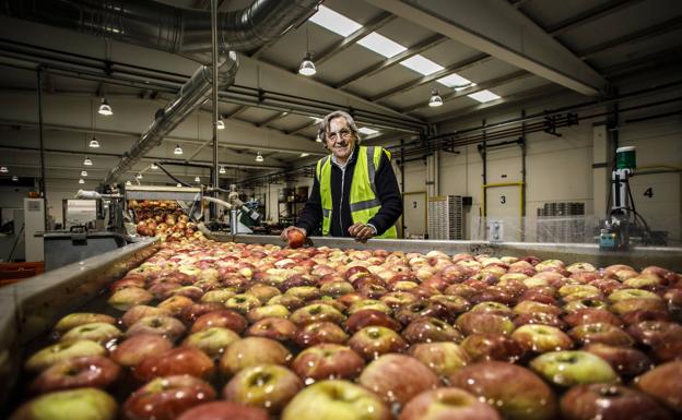 Donación de manzanas a las residencias de ancianos de Cervera del Río Alhama, Fitero y Cintruénigo