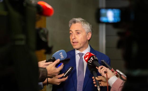 El PSOE pide la dimisión de la 'popular' Catalina Bastida por un «alegato de golpe militar»