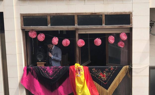 La Feria de Abril también se celebra en los balcones de Calahorra