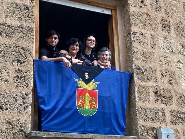 Torrecilla honra a los fallecidos con tres minutos de silencio