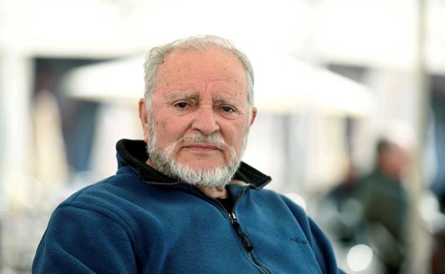 Julio Anguita continúa estable dentro de la gravedad