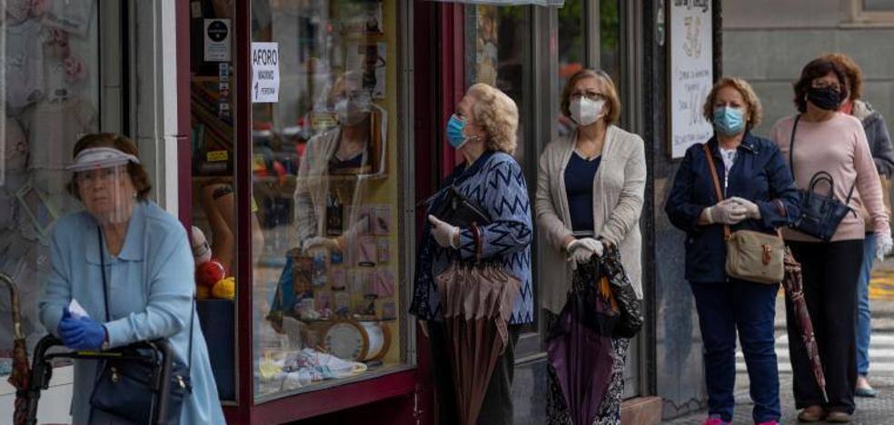 Sanidad da un paso más y estudia el uso obligatorio de mascarillas en espacios públicos