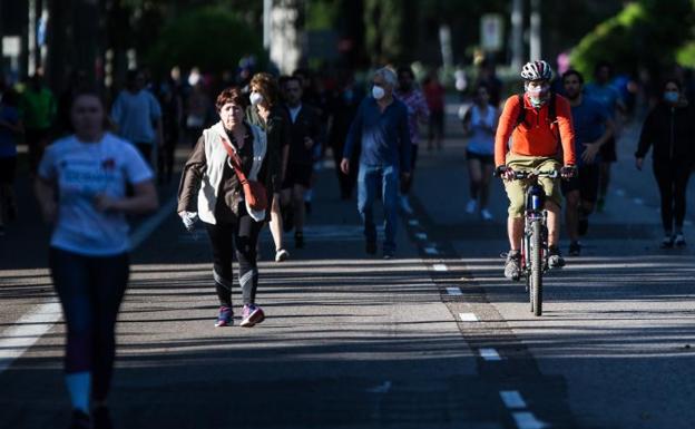 Un juez cita al alcalde de Madrid por cerrar los parques en pleno desconfinamiento