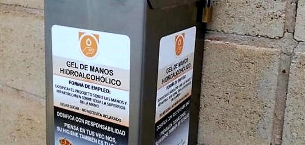 Baños de Río Tobía reparte gel hidroalcohólico en sus calles