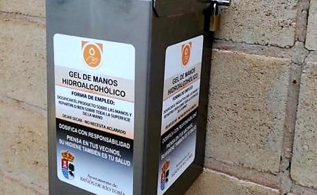 Baños de Río Tobía reparte gel hidroalcohólico en sus calles