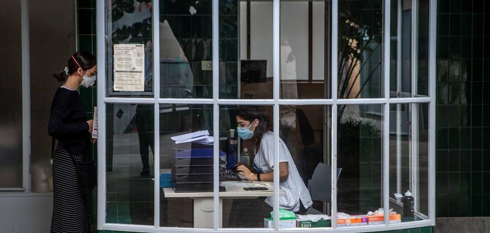 España sigue sin contener el aumento de contagios aunque rebaja la mortalidad