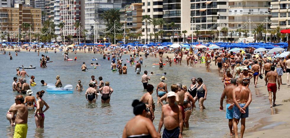 Las playas de este verano tendrán aforo limitado y drones de vigilancia