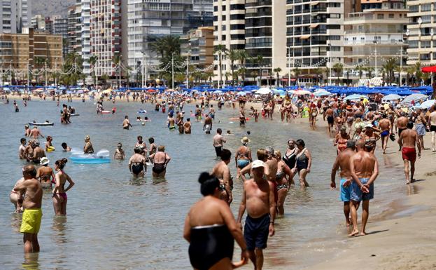 Las playas de este verano tendrán aforo limitado y drones de vigilancia