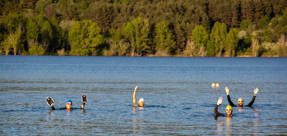 Los nadadores riojanos continúan a la espera de una piscina para ejercitarse