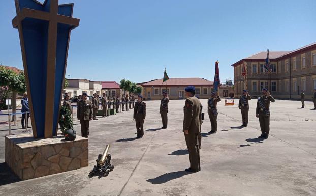 Los militares riojanos se unen al luto oficial: homenaje a los caídos y a las víctimas del COVID-19