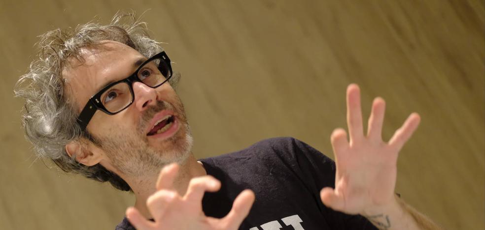 James Rhodes: «Esta ley ayudará a impedir que se violen a los niños»