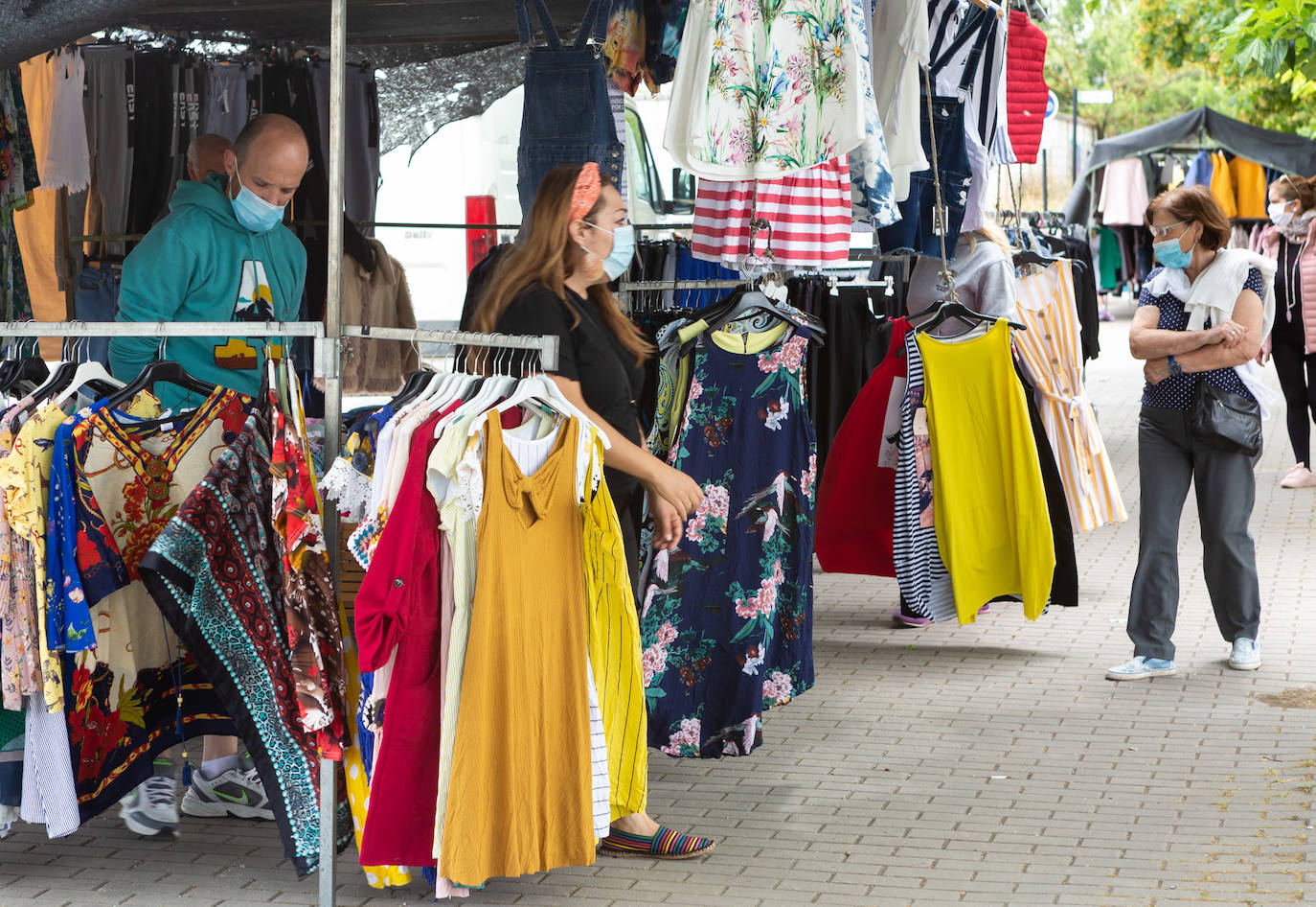 Reabre el mercadillo de Las Norias tras tres meses cerrado