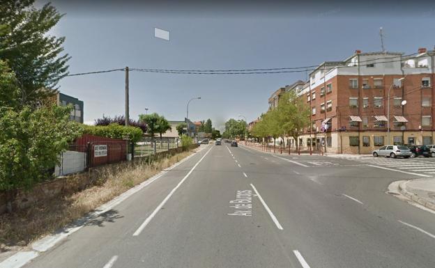 Una motorista de 39 años, trasladada al San Pedro tras un accidente en avenida de Burgos