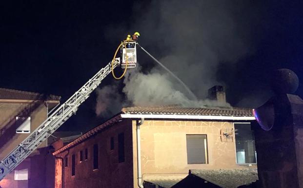 Incendio en un edificio anexo al colegio La Salle La Estrella, de San Asensio