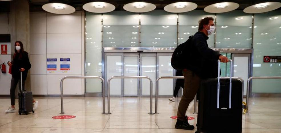 Ayuso pide un hospital de campaña en Barajas para controlar los contagios