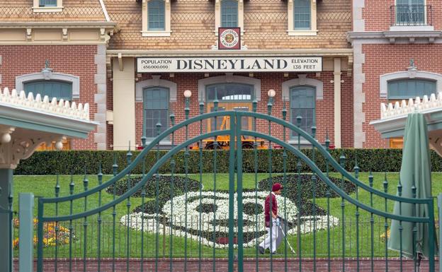 Disneyland no reabrirá tras un repunte de casos de coronavirus en California