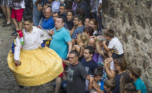 Anguiano suspende las fiestas de la Magdalena y la danza con los zancos
