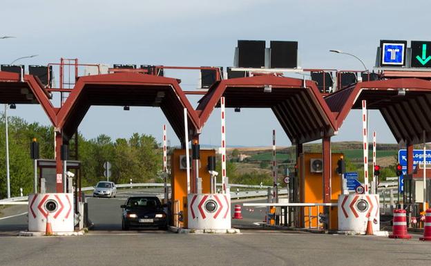 Dos heridos, uno descarcelado por los bomberos, tras una colisión en la AP-68 en Haro