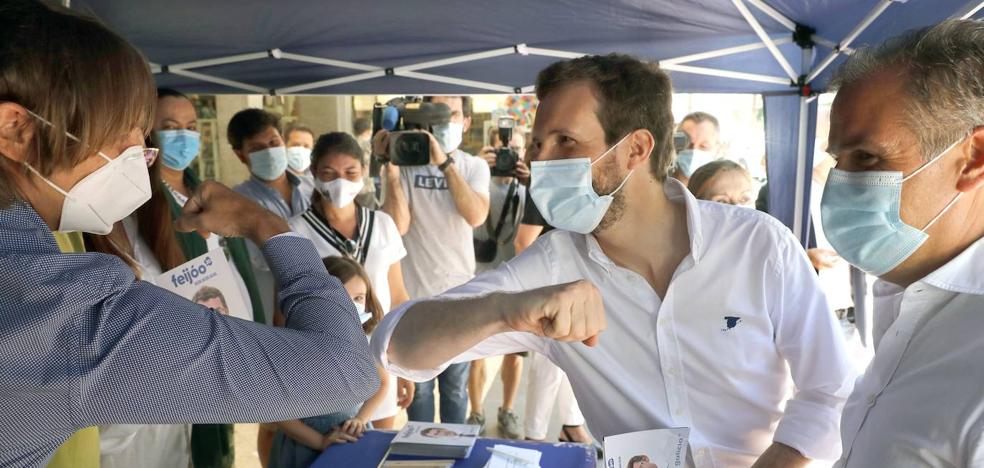 Casado alienta a la participación en Galicia, donde el PP teme los efectos de una alta abstención