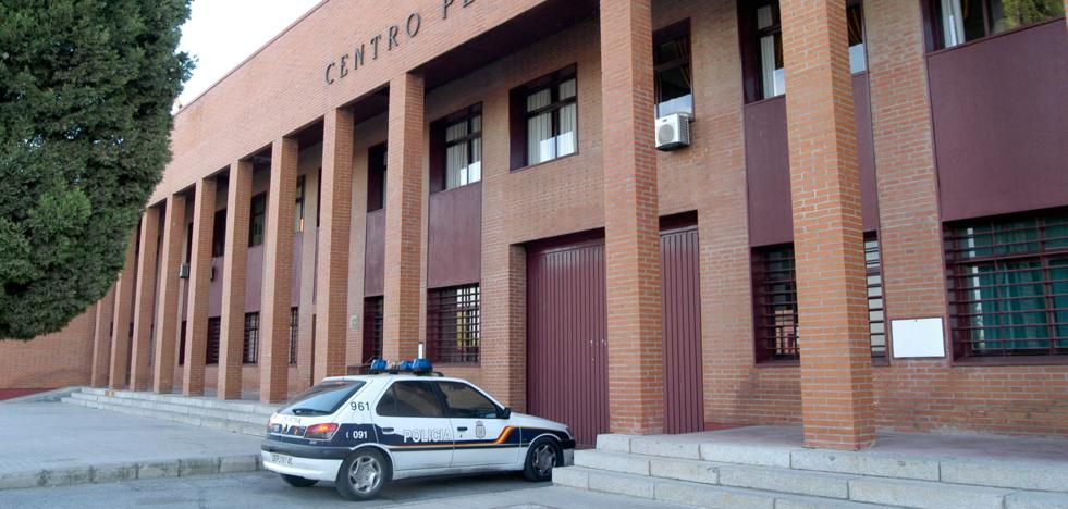 Aislan a 15 policías en Badajoz por dos positivos en Covid-19