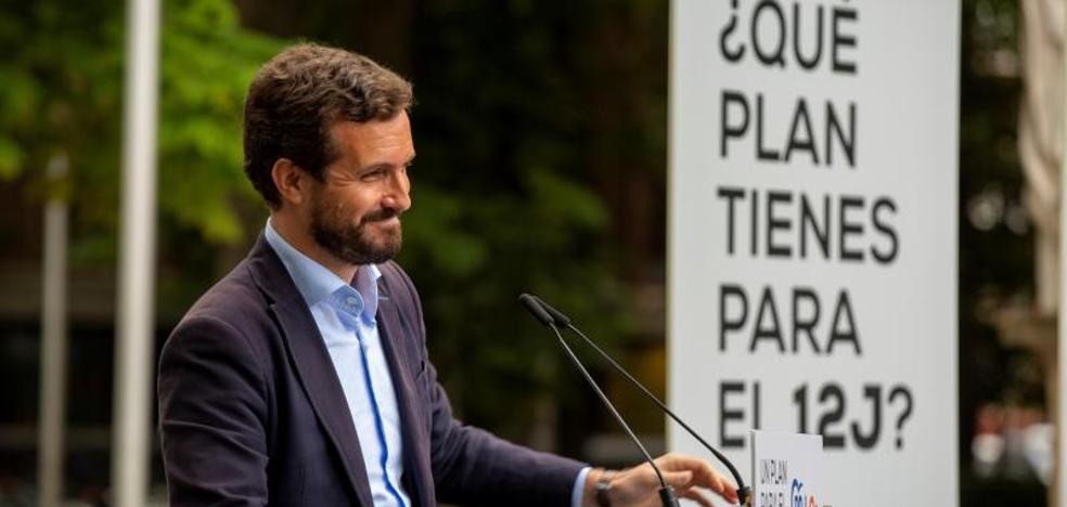 Casado exige a Sánchez que zanje el debate sobre la Corona ante la presión de Iglesias