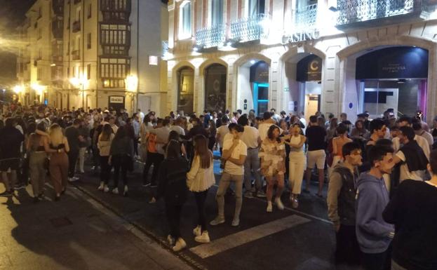 La noche logroñesa no entiende de distancias... ni de mascarillas