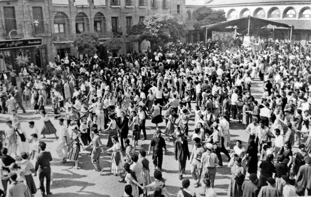 La Retina: cuadrillas de baile en la plaza del Raso de Calahorra