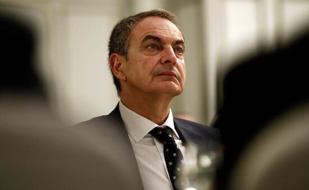 Zapatero reconoce su «disgusto» por las noticias sobre Juan Carlos I