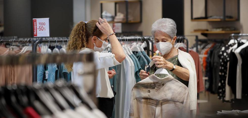 De rebajas con mascarilla: al comercio no le salvan ni las promociones